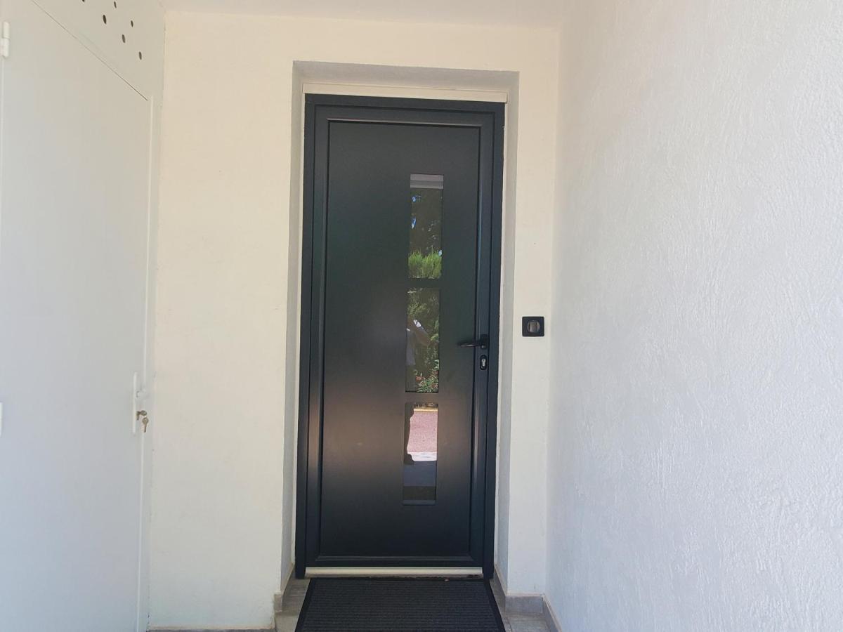Appartement Port T2 58m2 Climatise Avec Terrasse, Parki